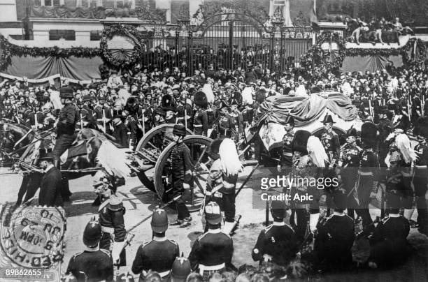 Funeral of king Edward VII of England in London in 1910, potscard
