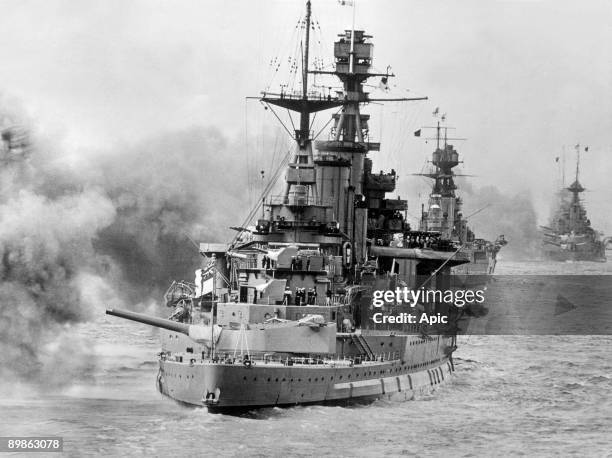 1939 photo UK battle-cruiser Renown at sea / navire Renown sur mer 1939 photo UK battle-cruiser Renown at sea / navire Renown sur mer