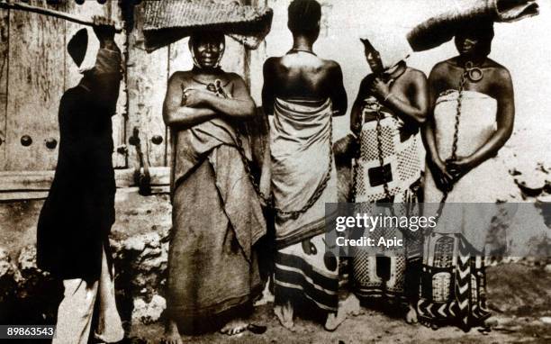 Chained slaves in Zanzibar, Tanzania c. 1860-1870