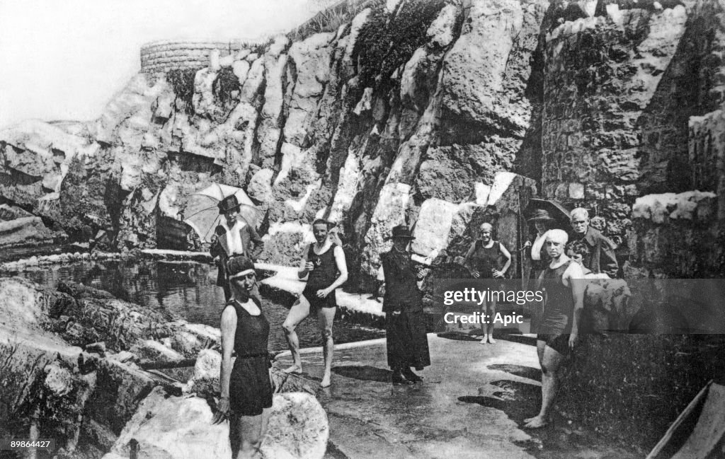 Swimming pool in the rocks in Eden Roc hotel in Antibes (Frencg Riviera), postcard, c. 1910