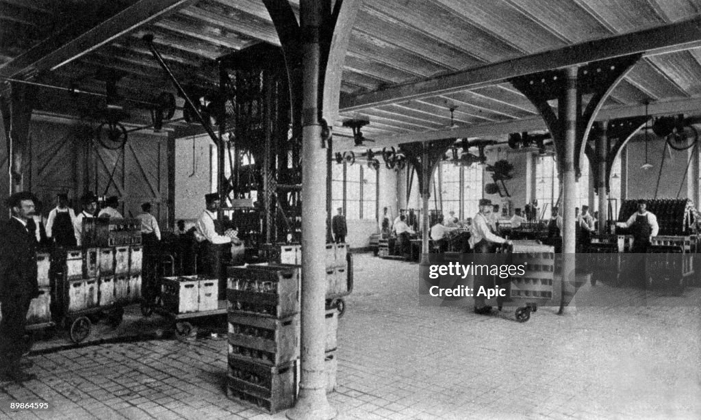 Catchat Spring bottling of Cachat spring, postcard, c. 1900 News Photo - Getty Images