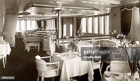 Bedstefar Bare overfyldt Brudgom Cabin verandah grill on the Queen Mary liner , postcard, 30's News Photo -  Getty Images