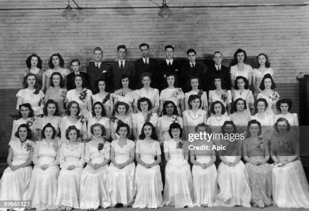 Group photo of pupils in Toronto in october 1946 : Glenn Gould is a the top, 3rd from left