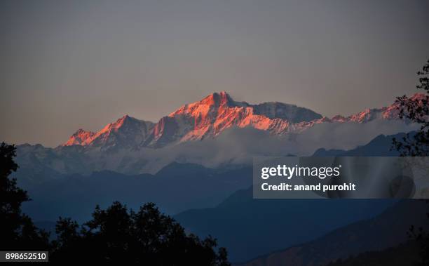 chopta, panoramic view of the majestic himalayan peaks, uttarakhand, india - kedarnath stock pictures, royalty-free photos & images