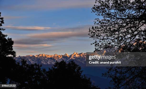 chopta, panoramic view of the majestic himalayan peaks, uttarakhand, india - kedarnath stock pictures, royalty-free photos & images