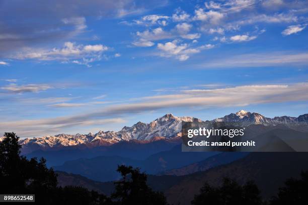 chopta, panoramic view of the majestic himalayan peaks, uttarakhand, india - kedarnath stock pictures, royalty-free photos & images