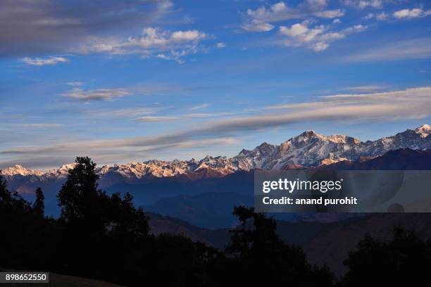 chopta, panoramic view of the majestic himalayan peaks, uttarakhand, india - kedarnath stock pictures, royalty-free photos & images