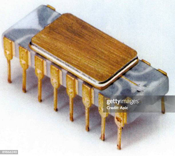 1st microprocessor, 1971 : Intel 4004