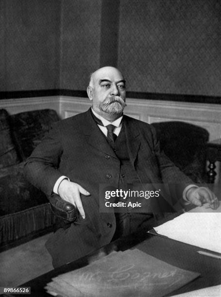 Pierre Lagarde M director of the opera scene extracted from the newspaper "The Theater" in December 1910
