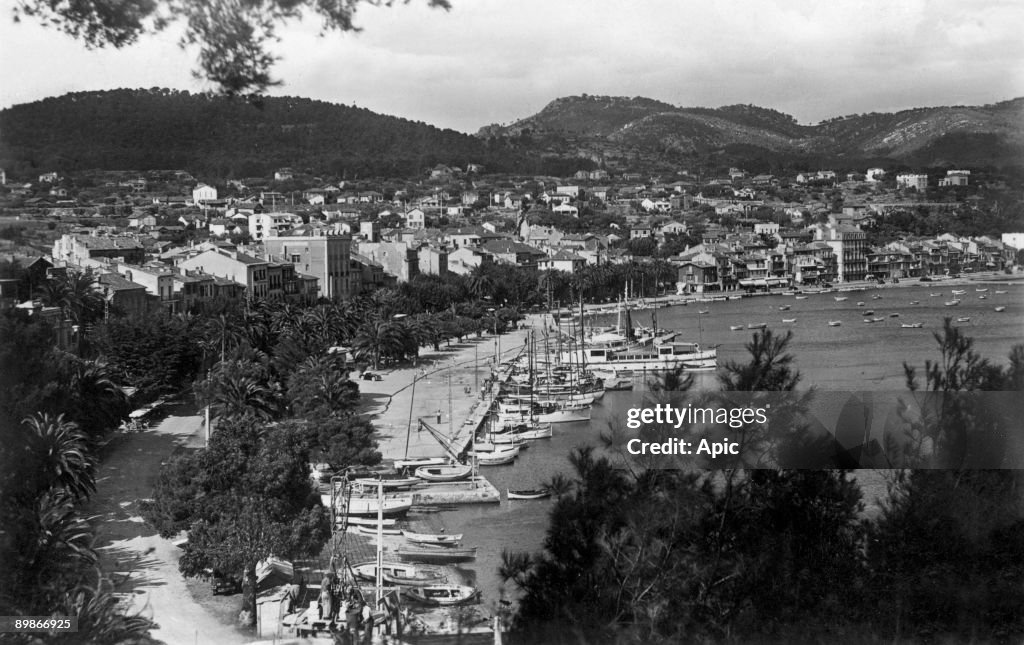 Bandol, France : seaside, postcard, c. 1960
