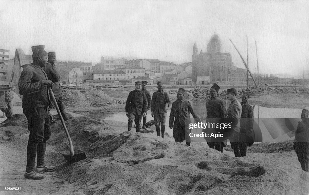 Postcard of Saint Raphael and senegalais The beach here senegalais fill sandbags to the trenches 1914 1918 WW1