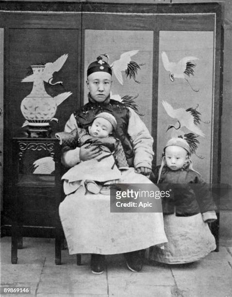 Chinese Prince Tchuen with his children Prince Pu-Yi in 1908 with his brother Pu Chieh, 1907