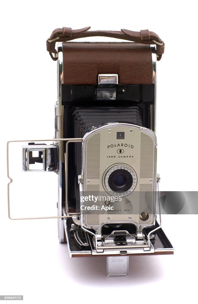 Camera In 1948 Polaroid land camera model 95, invented by Edwin Land, 1948-1953 News ...