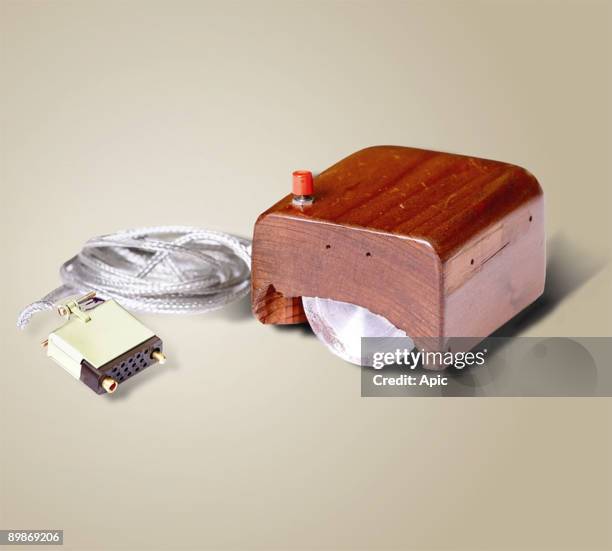 First Computer Mouse Model Computer 1968 Photos and Premium High Res Pictures - Getty Images