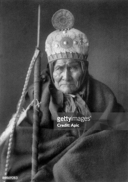 Geronimo Apache leader photo by Edward S. Curtis