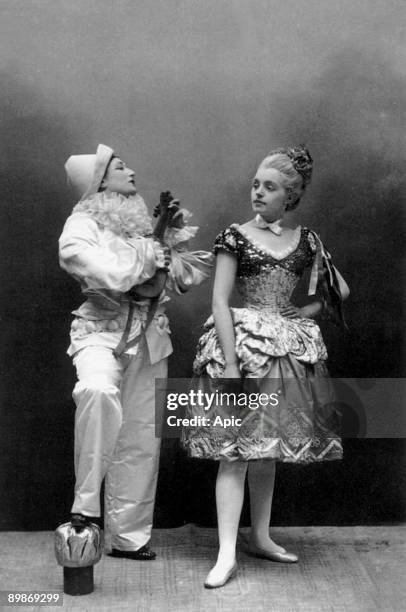 Pierrot Et Colombine Photos Et Images De Collection Getty Images pierrot-et-colombine-photos-et-images-de-collection-getty-images