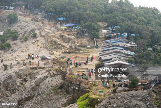 houses near kawah ratu (queen's crater) of mount tangkuban, perahu, bandung, java, indonesia - krakatau stock pictures, royalty-free photos & images