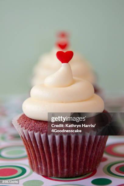 red velvet cupcakes - cupcake stock pictures, royalty-free photos & images