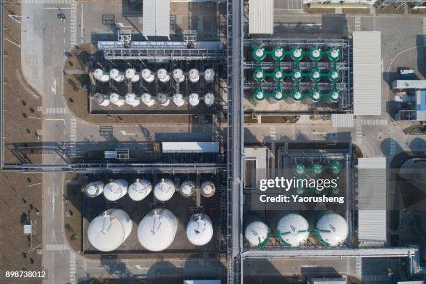 aerial view oil refinery, refinery plant, refinery factory - petrochemie stock-fotos und bilder