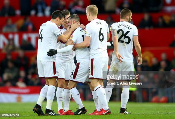 Steven Defour of Burnley celebrates scoring the 2nd Burnley goal with Ben Mee, Johann Gudmundsson and Jack Cork during the Premier League match...