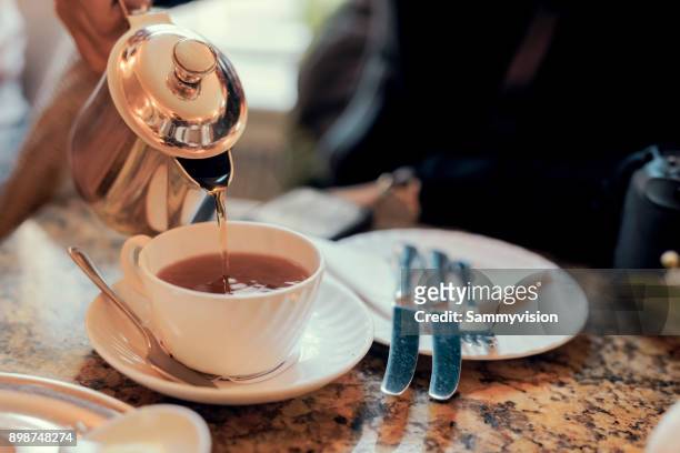 enjoying english breakfast in york - hora do chá imagens e fotografias de stock