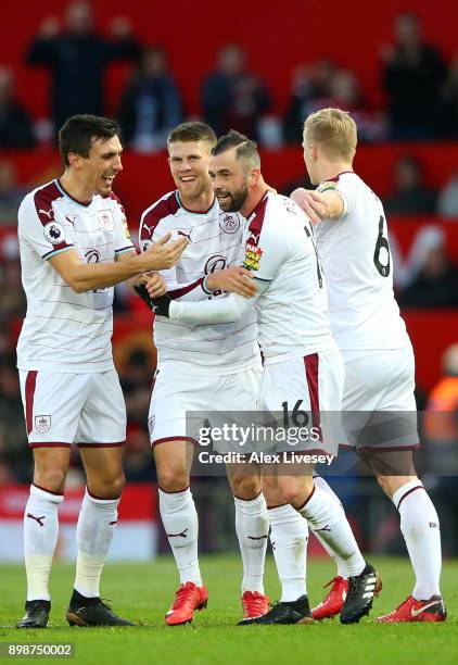 Steven Defour of Burnley celebrates scoring the 2nd Burnley goal with Ben Mee, Johann Gudmundsson and Jack Cork during the Premier League match...