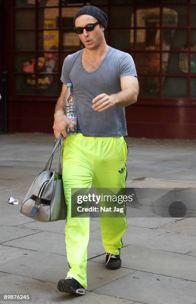 Jude Law arrives for his matinee performance of Hamlet at Wyndhams Theatre on August 19, 2009 in London, England.