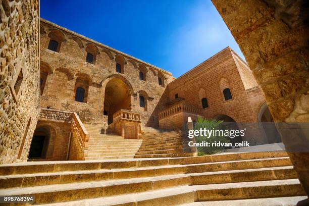 mor hananyo monastery, mardin, turkey - mesopotâmio imagens e fotografias de stock