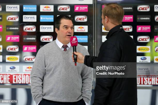 Larry Mitchell before the 35th Gameday of German Ice Hockey League between Red Bull Munich and ERC Ingolstadt at Olympia-Eissportzentrum stadium in...