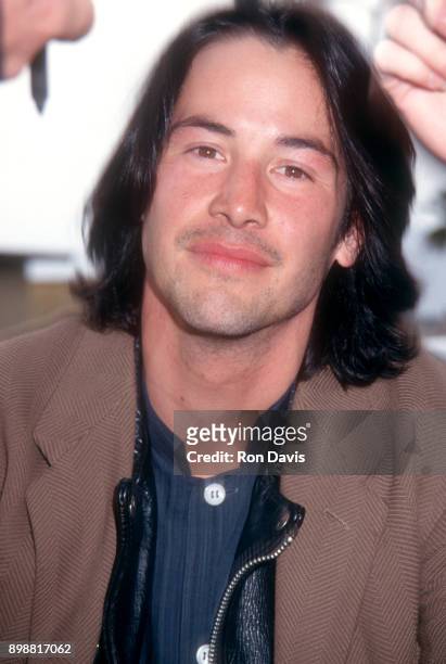 Canadian actor Keanu Reeves attends The 8th Annual IFP/West Independent Spirit Awards on March 27, 1993 at Santa Monica Beach in Santa Monica,...