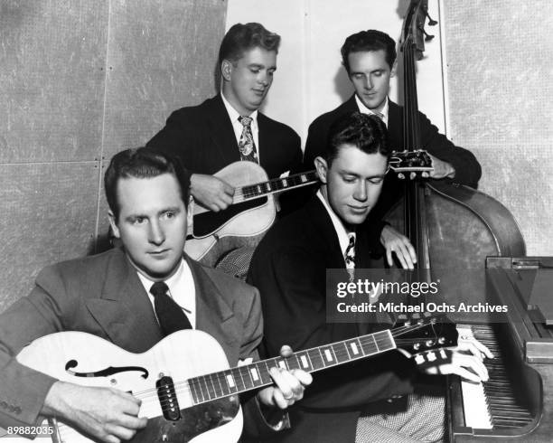 Les Paul Trio Photos and Premium High Res Pictures - Getty Images