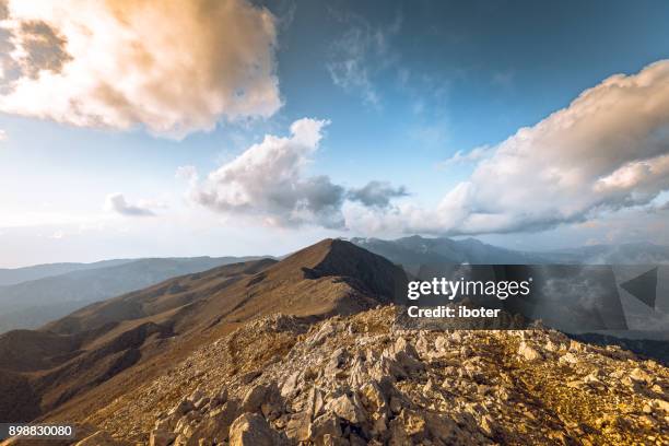 blick vom tahtali berg im taurusgebirge in der türkei - kemer stock-fotos und bilder
