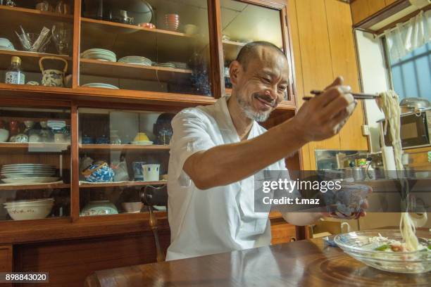 somen noodles are traditional japanese noodles - t maz stockfoto's en -beelden