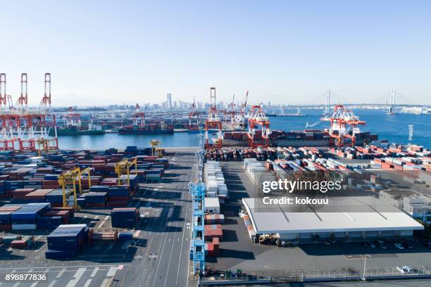 drohne schießen. hafen, draufsicht, meer. - rotterdam stock-fotos und bilder