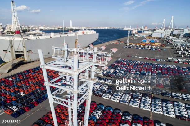 cars in dock - preparazione al parto foto e immagini stock