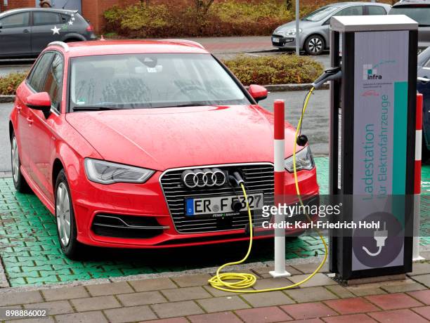charging an electric car - audi e-tron - nürnberg rainy stock pictures, royalty-free photos & images