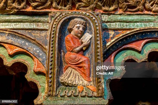 the cenotaph of the saints vicente, sabina and cristeta in the church of san vicente in ávila, spain - flying buttress foto e immagini stock