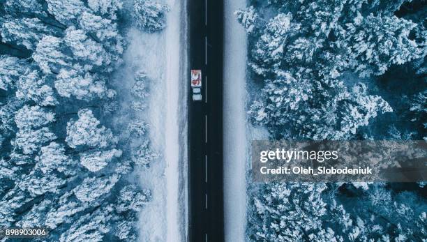 flygfoto över vägen på vintern med lastbil på den - christmas truck bildbanksfoton och bilder