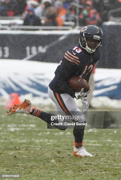 Kendall Wright of the Chicago Bears catches a pass against the Cleveland Browns during the fourth quarter on December 24, 2017 at Soldier Field in...