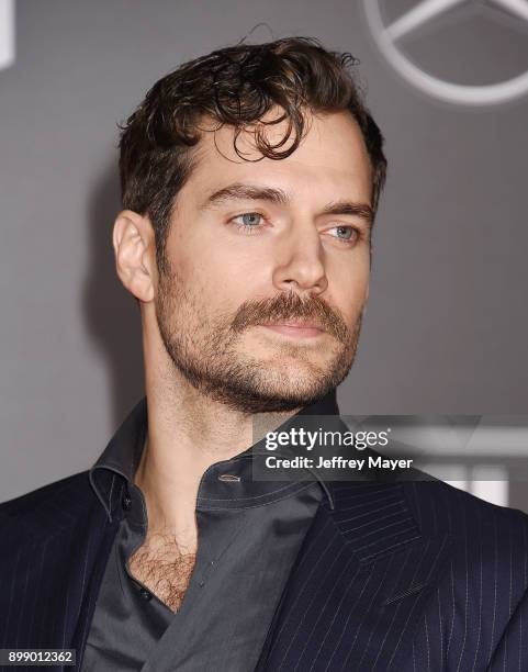 Actor Henry Cavill arrives at the premiere of Warner Bros. Pictures' 'Justice League' at the Dolby Theatre on November 13, 2017 in Hollywood,...