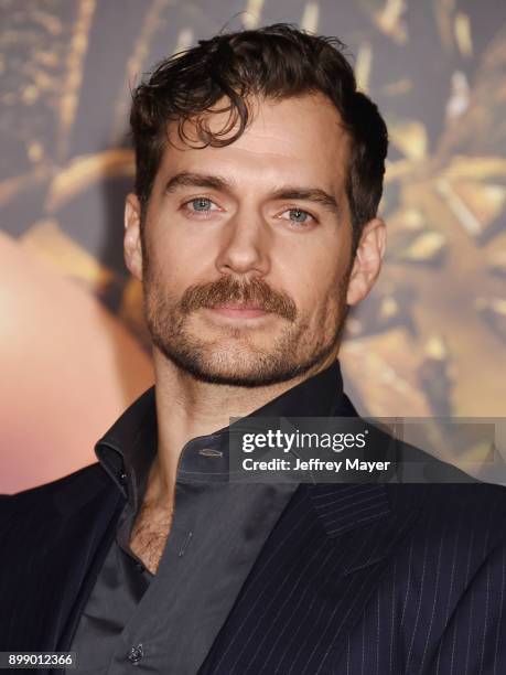 Actor Henry Cavill arrives at the premiere of Warner Bros. Pictures' 'Justice League' at the Dolby Theatre on November 13, 2017 in Hollywood,...