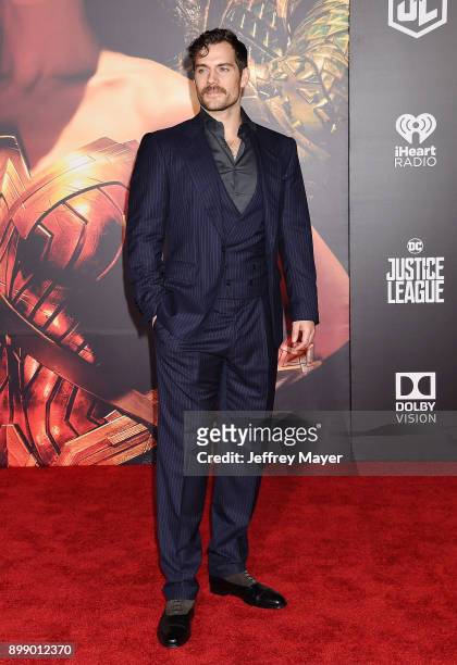 Actor Henry Cavill arrives at the premiere of Warner Bros. Pictures' 'Justice League' at the Dolby Theatre on November 13, 2017 in Hollywood,...