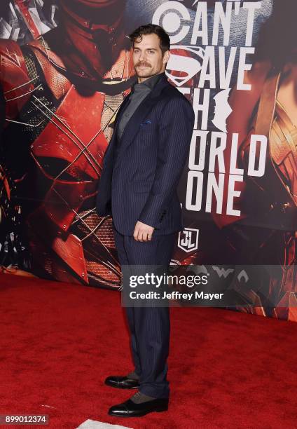 Actor Henry Cavill arrives at the premiere of Warner Bros. Pictures' 'Justice League' at the Dolby Theatre on November 13, 2017 in Hollywood,...