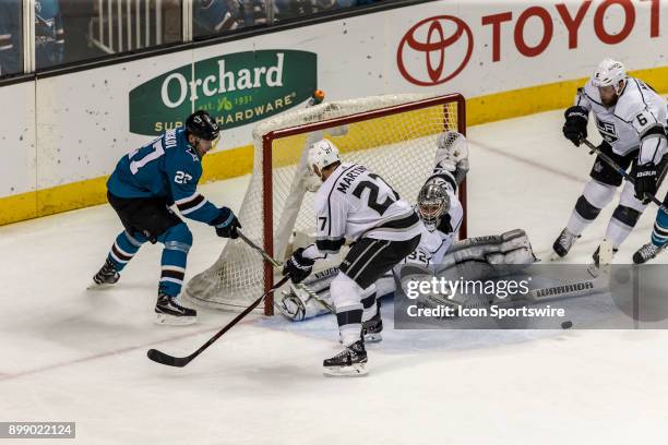 Quick Split Save Goalie Splits Photos and Premium High Res Pictures - Getty Images