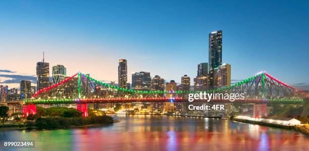 story bridge at night, brisbane, australia - christmas in queensland stock pictures, royalty-free photos & images