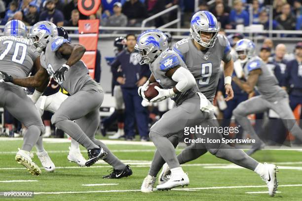 Detroit Lions QB Matthew Stafford hands off the ball to Detroit Lions RB Theo Riddick in the NFL game between Chicago Bears and Detroit Lions on...