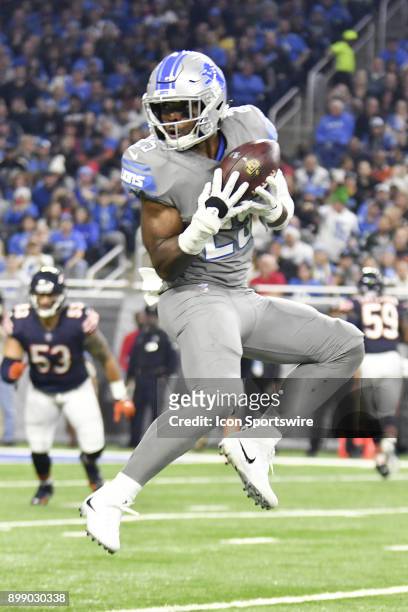 Detroit Lions RB Theo Riddick jumps to make a catch in the NFL game between Chicago Bears and Detroit Lions on December 16, 2017 at Ford Field in...
