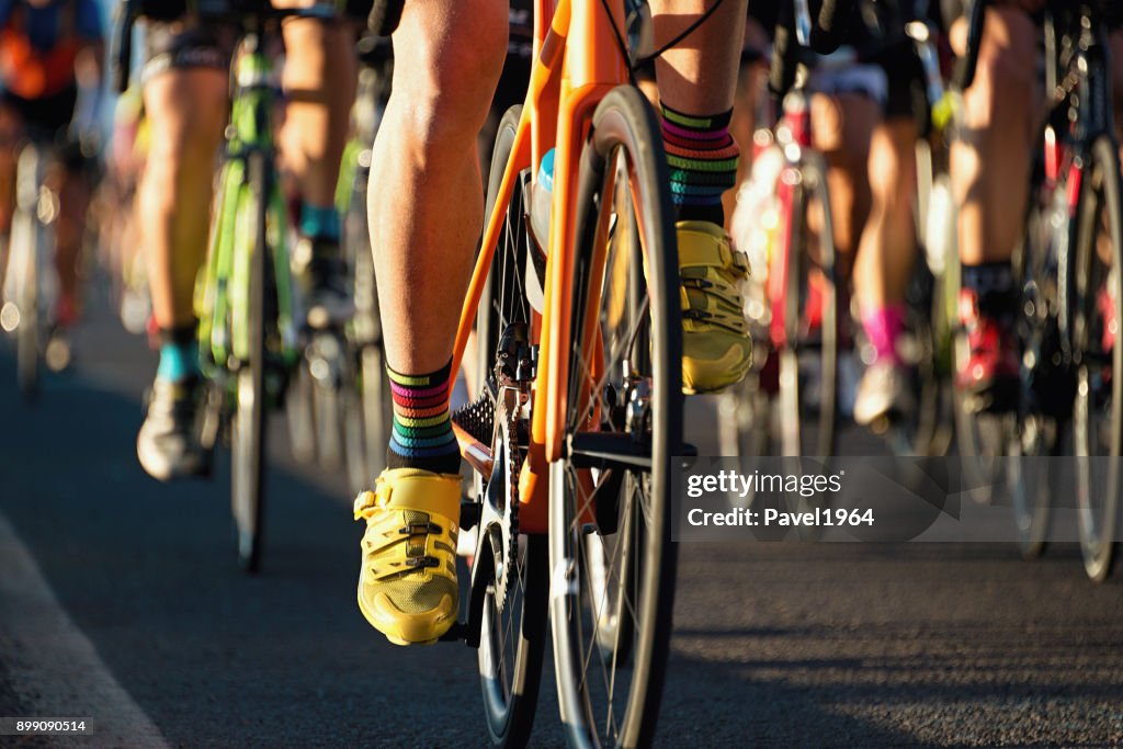 Cykling konkurrens, cyklist idrottare rider en ras