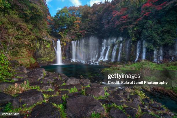 shiraito falls during autumn colors - karuizawa stock-fotos und bilder