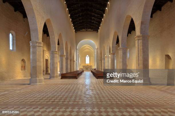 restored interior of santa maria di collemaggio church, 13th century, l'aquila, abruzzo, italy, europe. - abruzzen stock-fotos und bilder